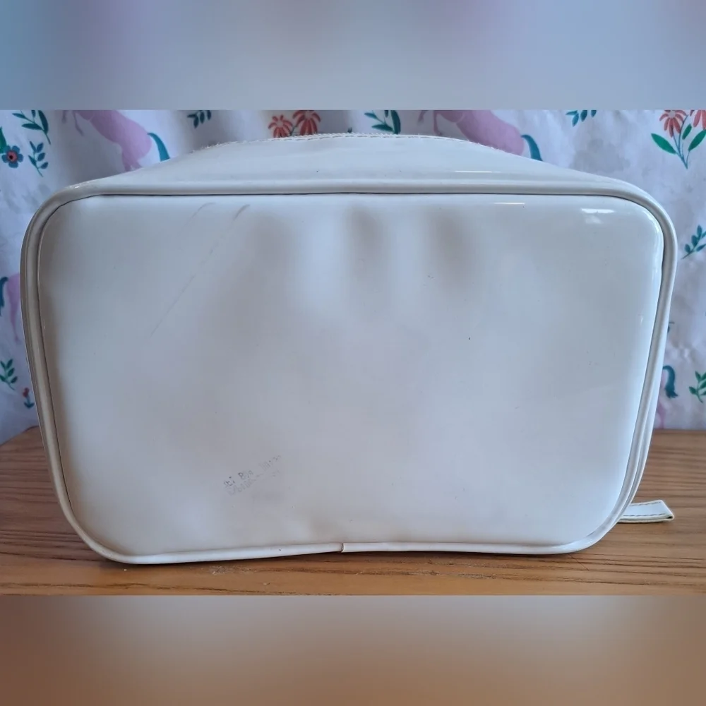 Burberry Parfum The Beat White Patent Cosmetic Makeup Beauty Travel Pouch Bag